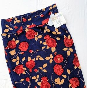 Medium LuLaRoe Cassie nwt 🌹 roses